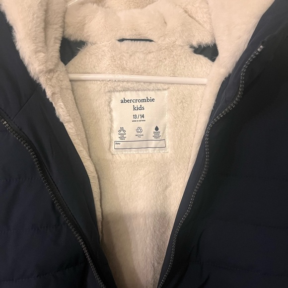 Abercrombie winter coat with fuzzy liner. Worn once! - Picture 2 of 5
